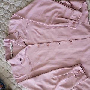 Great color business casual buttons down shirt/ blouse